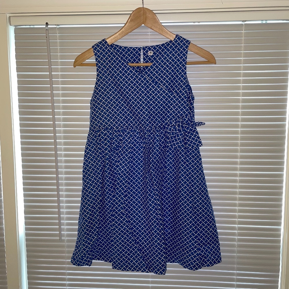 Uniqlo girls dress.  Size 9-10. Excellent used condition. Blue
